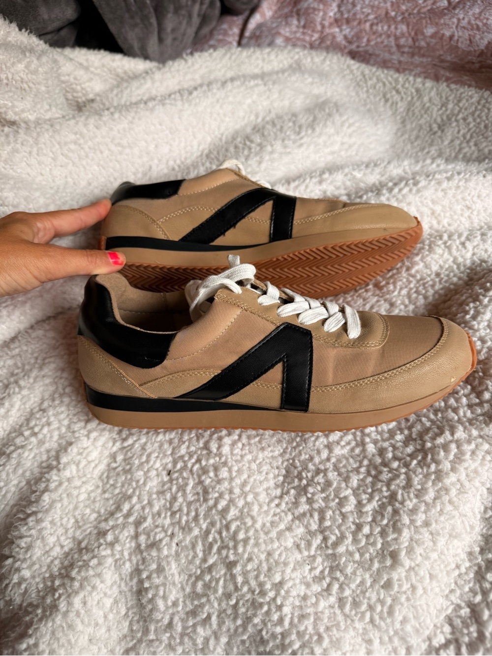 LOFT Tan and Black Women's Casual Lace-Up Sneakers